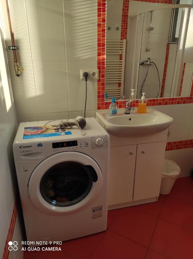 Red Apartment براتسيلافا المظهر الخارجي الصورة