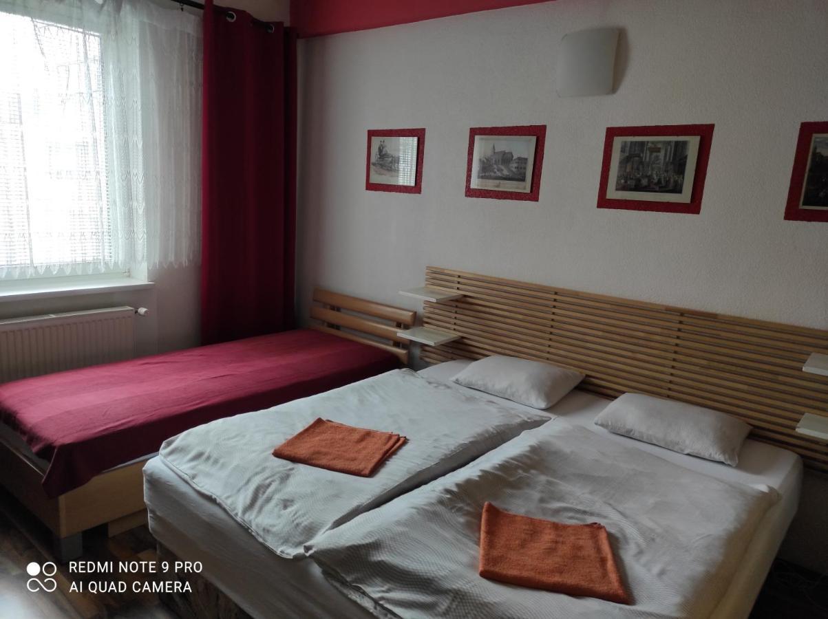 Red Apartment براتسيلافا المظهر الخارجي الصورة