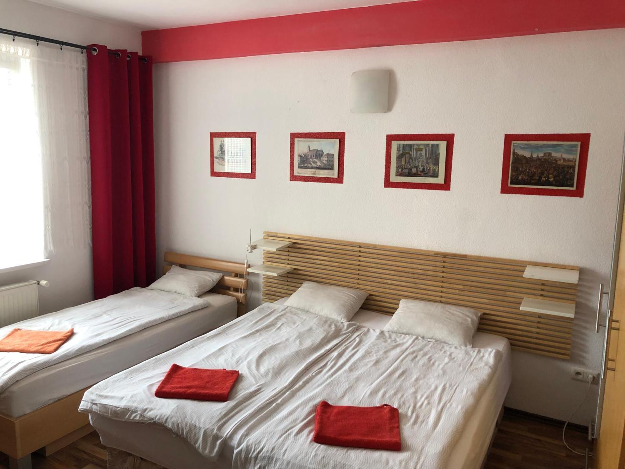 Red Apartment براتسيلافا المظهر الخارجي الصورة