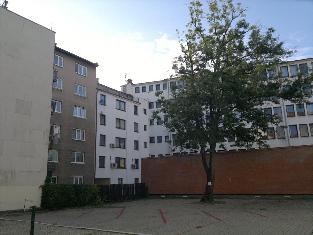 Red Apartment براتسيلافا المظهر الخارجي الصورة